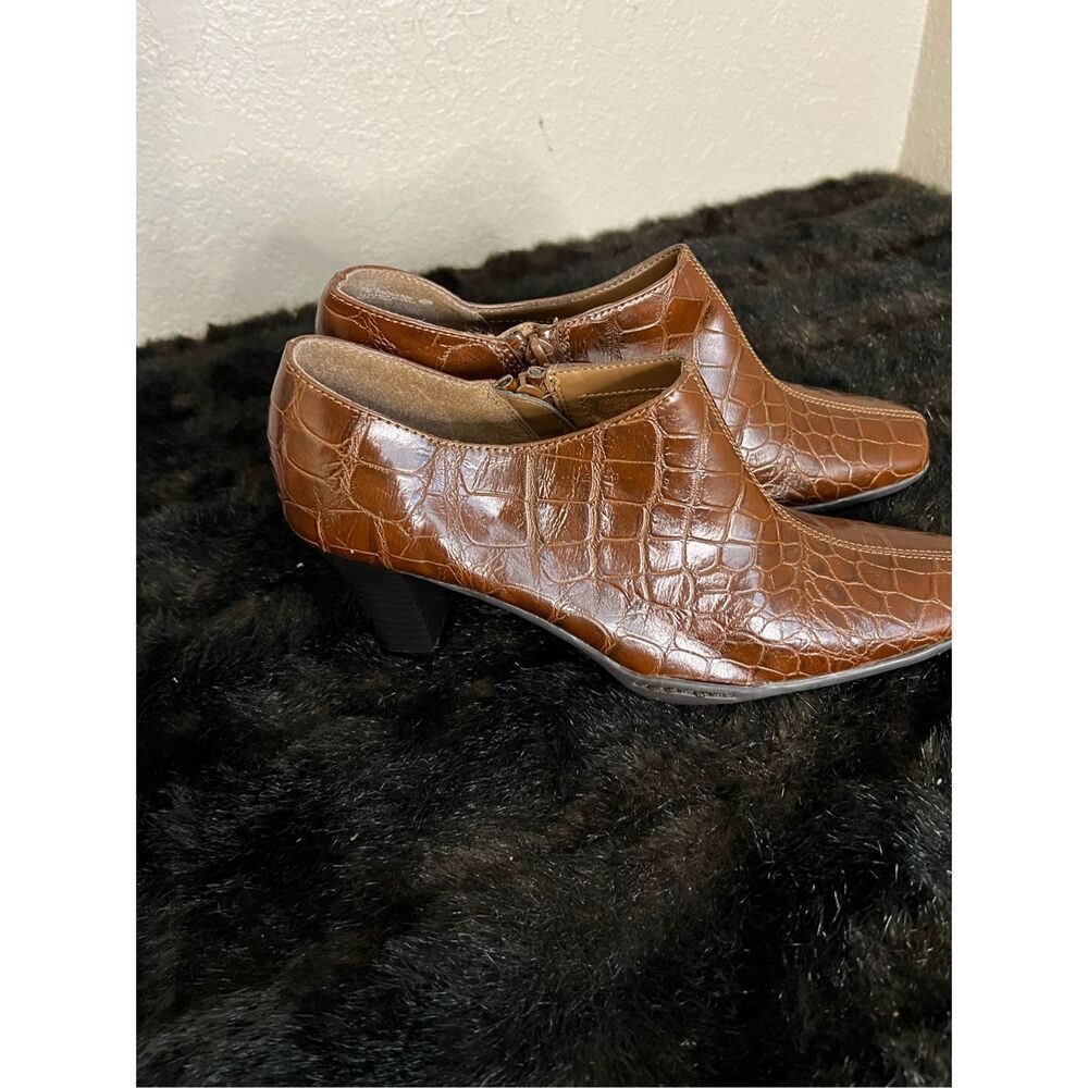 Aerosoles Cinchuation Ankle Bootie Heels‎ Women's Size 7 Brown Snake Embossed